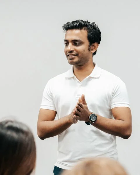 Vairavan presenting during the Pepperdine MBA visit to Ohmyhome